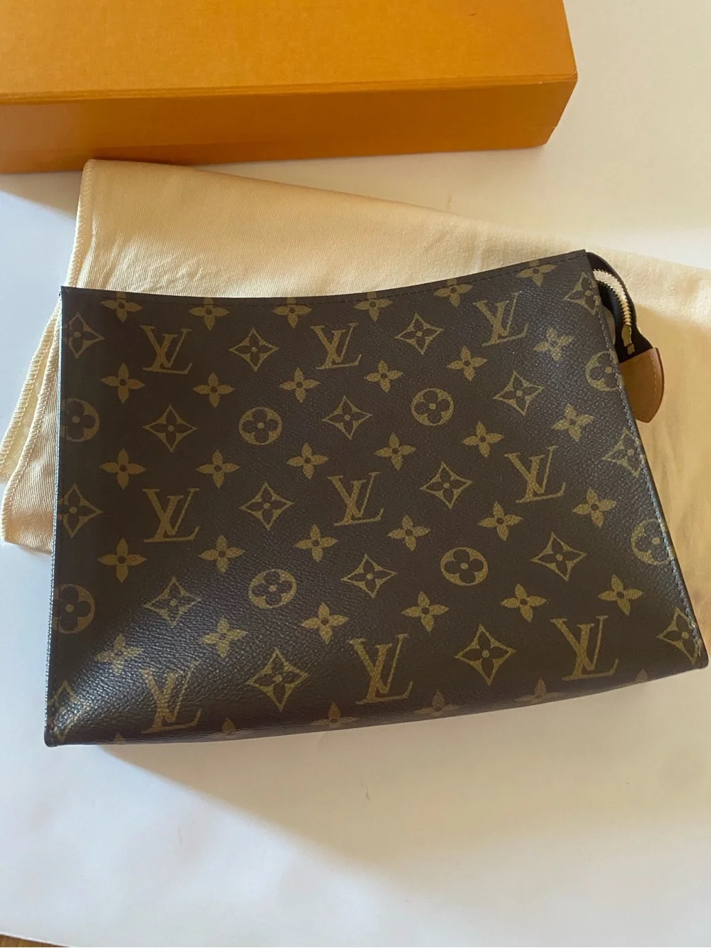 Louis Vuitton toiletry 26